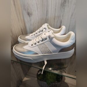 J/SLIDES NYC Women's Gable Sneakers SZ 8 new no box